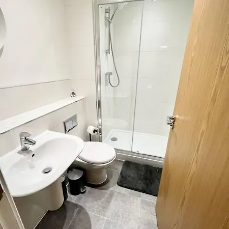 Spacious 2 Bed Ground Floor Apartment, Free Parking, Close To Historic Dockyard & Gunwharf Quays Portsmouth Exterior photo