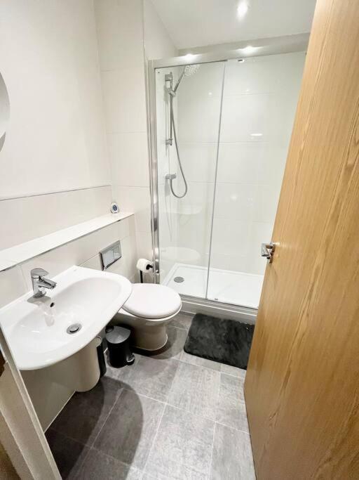 Apartamento Spacious 2 Bed Ground Floor Apartment, Free Parking, Close To Historic Dockyard & Gunwharf Quays Portsmouth