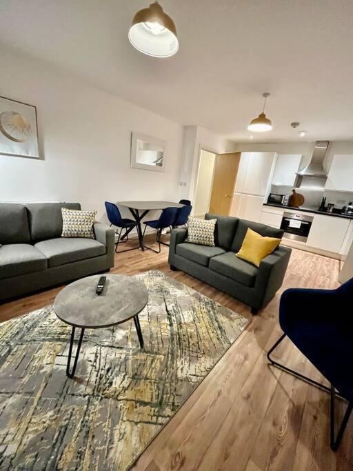 Apartamento Spacious 2 Bed Ground Floor Apartment, Free Parking, Close To Historic Dockyard & Gunwharf Quays Portsmouth