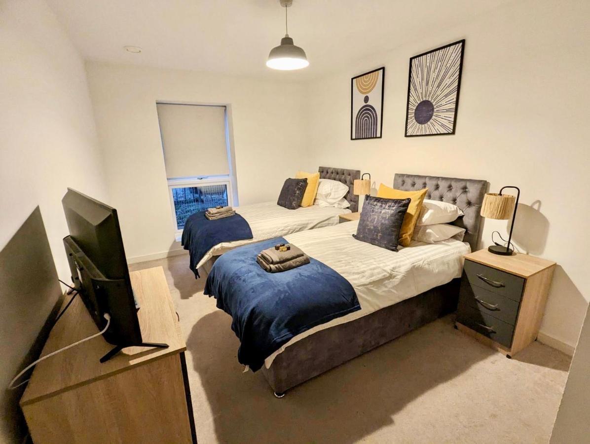 Spacious 2 Bed Ground Floor Apartment, Free Parking, Close To Historic Dockyard & Gunwharf Quays Apartamento Portsmouth