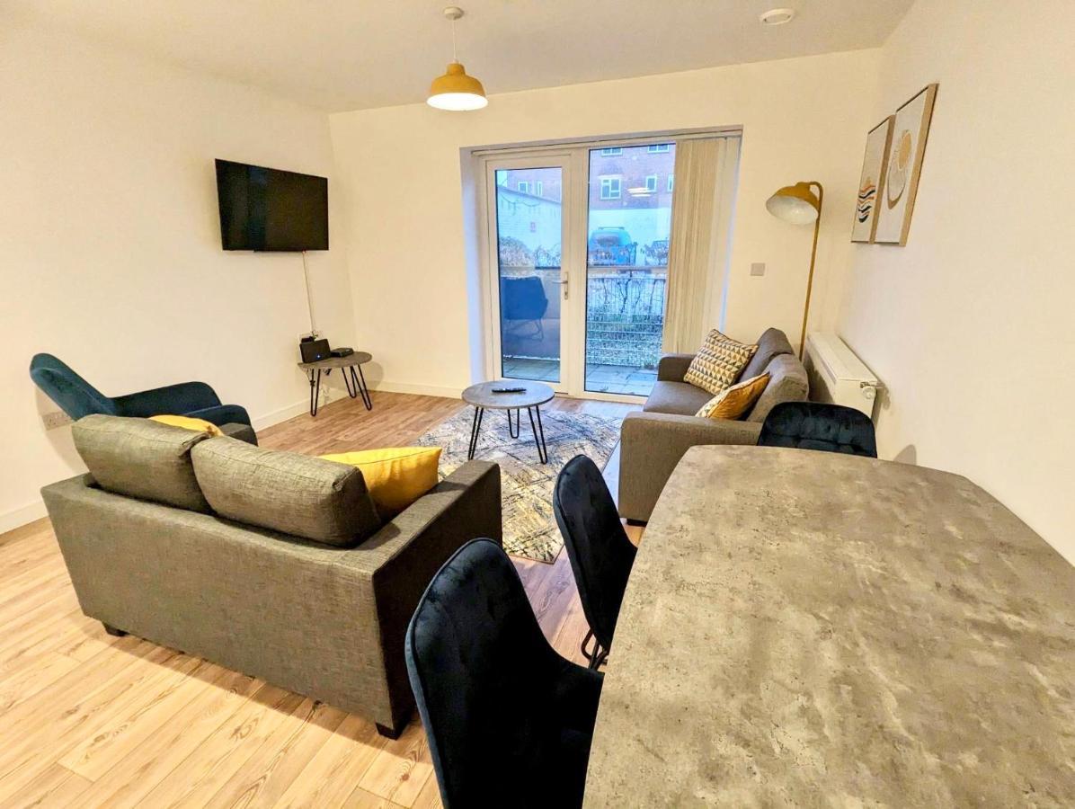 Spacious 2 Bed Ground Floor Apartment, Free Parking, Close To Historic Dockyard & Gunwharf Quays Apartamento Portsmouth
